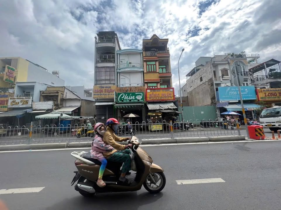 Mặt tiền kinh doanh đường Nguyễn Sơn, Tân Phú, 45m² giá 11.9 tỷ - Cơ hội đầu tư tuyệt vời!