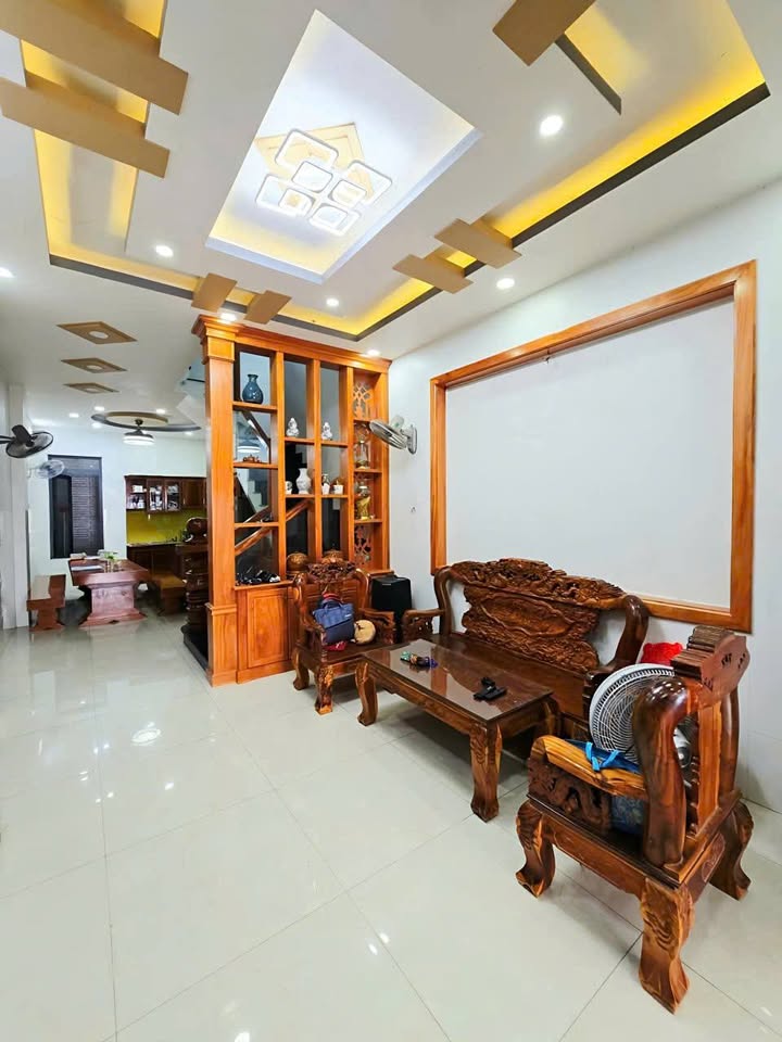 Nhà 4 tầng Long Trường, Quận 9, 80m² giá 7 tỷ - Đối diện trường cấp 3