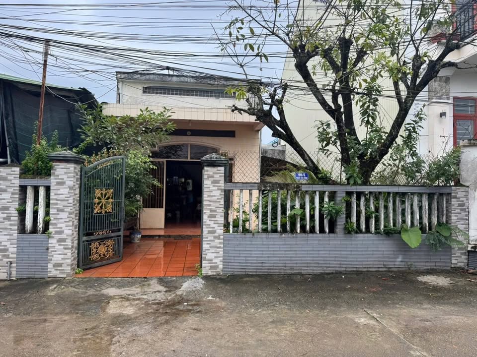 Nhà cấp 4 hẻm Phạm Văn Đồng, Quảng Ngãi 168m² giá 2.7 tỷ - Chính chủ cần bán gấp!