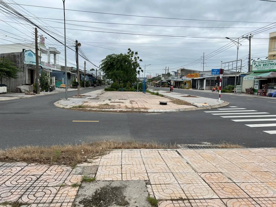 Nhà cấp 4 cho thuê mặt tiền đường Quảng Khánh, 300m đến chợ Mỹ Phú - Giá chỉ 3 triệu/tháng!