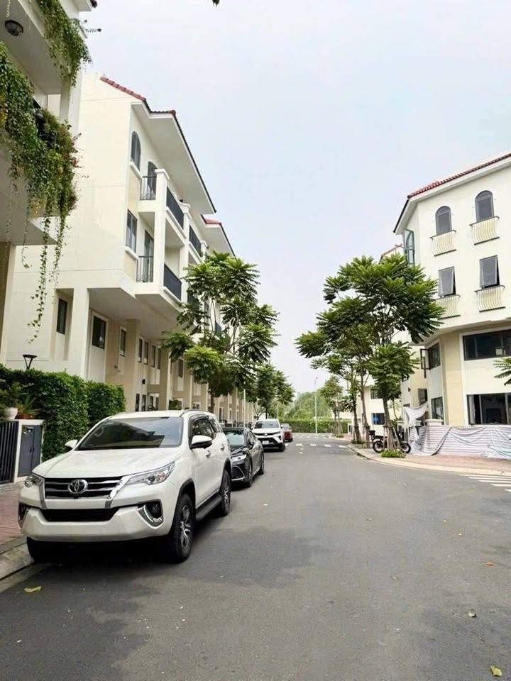 Townhouse Senturia Nam Sài Gòn 60m² giá 9 tỷ - Đầu tư sinh lời tuyệt vời!