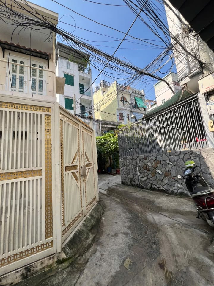 Nhà góc hẻm Trần Văn Đang, Q3, 65m² chỉ 8.5 tỷ - Không thể bỏ qua!