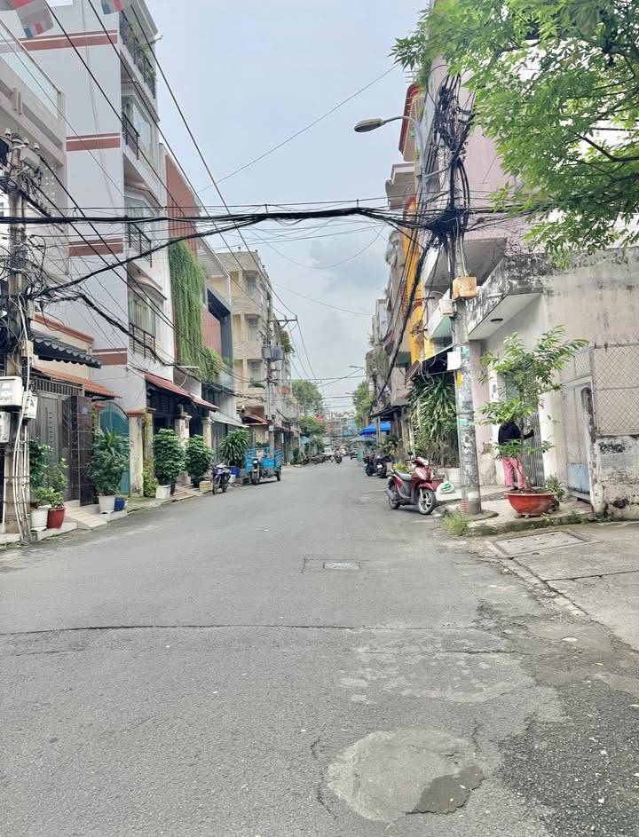 Nhà mặt tiền kinh doanh 40m² đường Lạc Long Quân - Cơ hội đầu tư hấp dẫn chỉ 7.4 tỷ