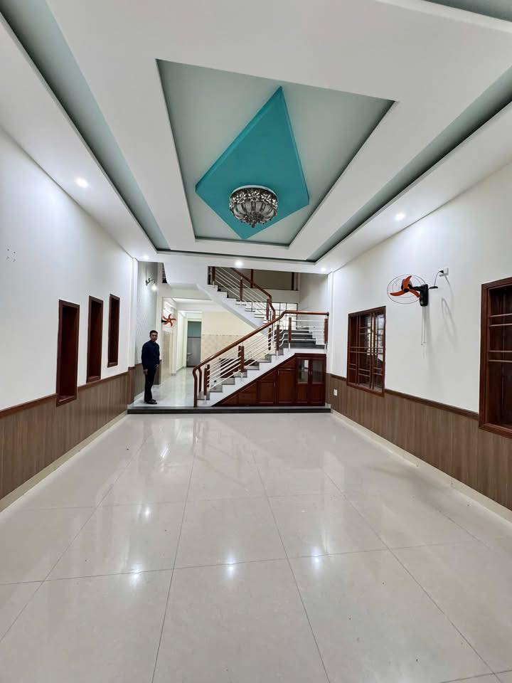 Nhà 3 tầng mặt tiền đường Trần Lê, Hòa Xuân, 107.5m² - Kinh doanh thuận lợi ngay chợ!