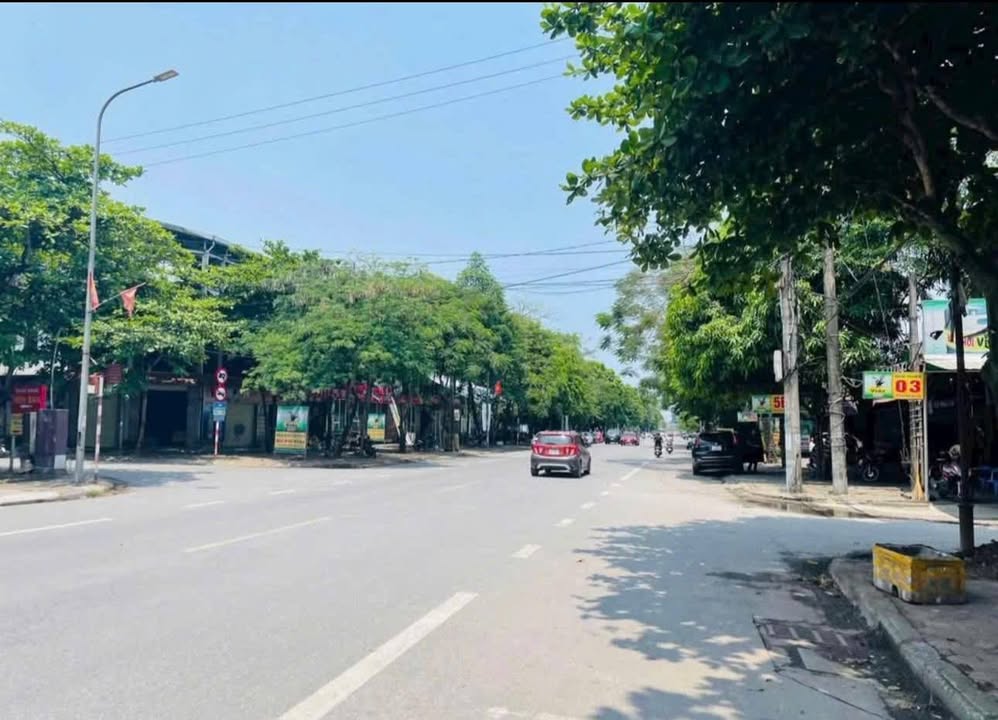 Nhà mặt đường Phan Đăng Lưu, Trường Thi, 2 tầng, giá 12 triệu - Phù hợp quán nhậu, ăn sáng!