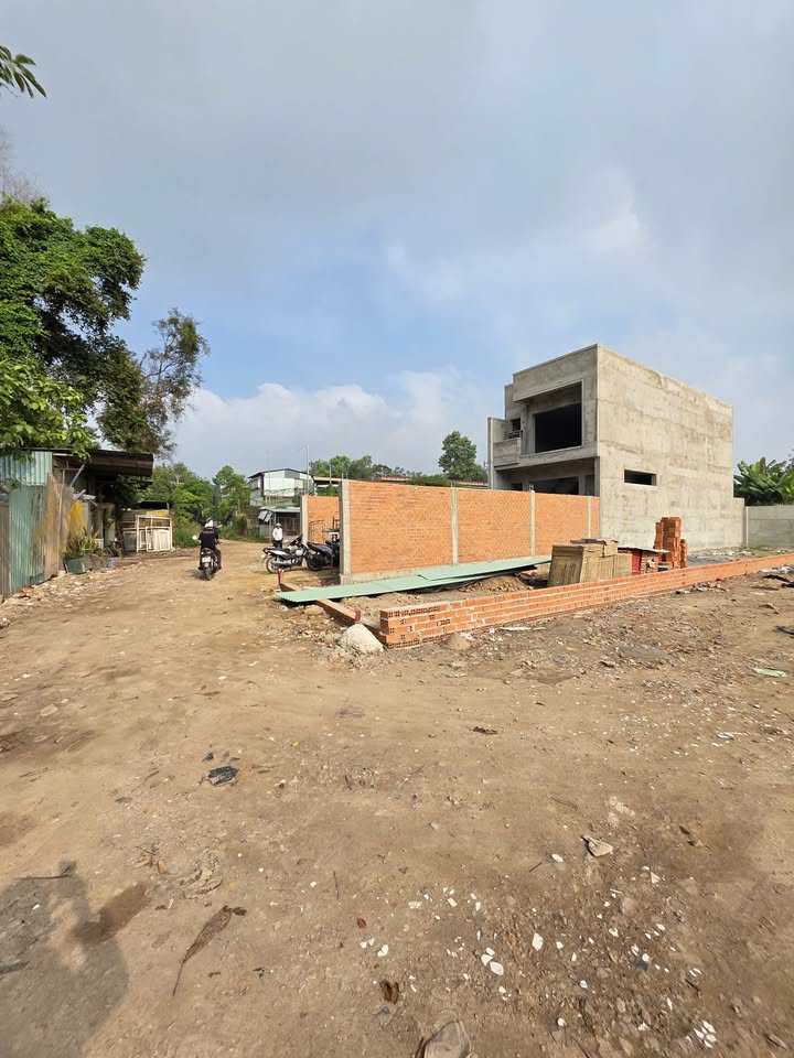 Đất nền Dĩ An 180,5m² giá 4,5 tỷ - Sổ hồng riêng, đầu tư sinh lời!