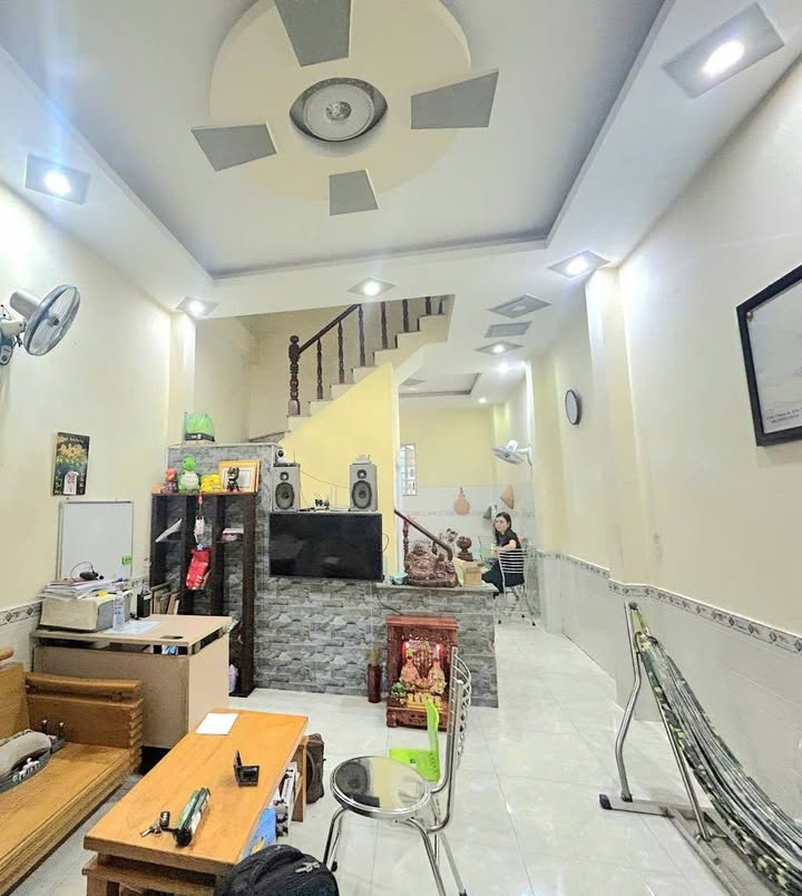 Nhà phố Dĩ An 45.5m² giá 3 tỷ - Gần đường lớn, tiện lợi di chuyển!