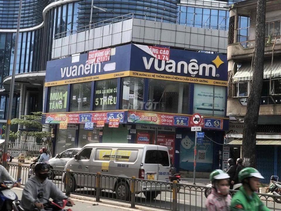 Cho thuê nguyên căn góc 2 mặt tiền 1174 đường 3/2, quận 11 - Kinh doanh tự do, nhận nhà ngay!