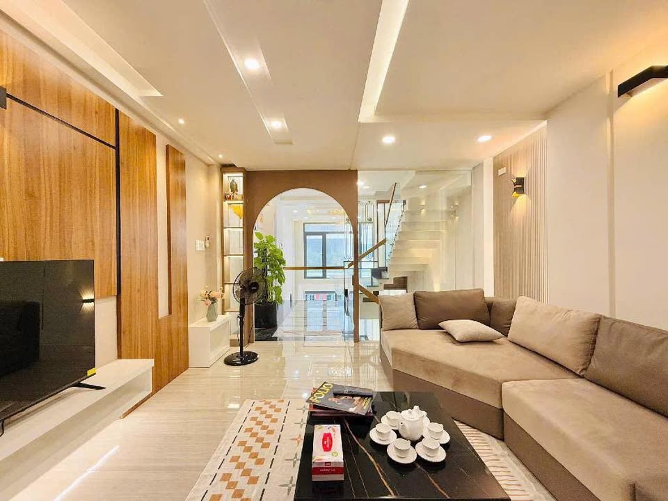 Nhà 5 tầng Giảng Võ, Ba Đình 36m² giá 7.76 tỷ - Thiết kế đẹp, sổ đỏ chính chủ!