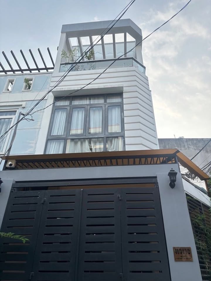 Nhà đẹp 3 tầng Long Trường Q9 52m² giá 6.7 tỷ - Kết nối thuận tiện đến Quận 2!