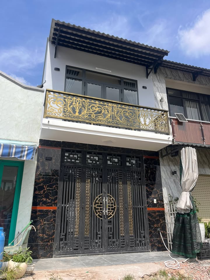 Nhà bán chính chủ tại Bình Hưng, Bình Chánh, 40m² giá 2.85 tỷ - 2 mặt tiền thoáng mát!