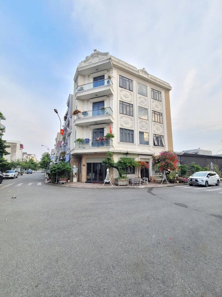 Nhà góc 2 mặt tiền gần Làng Đại Học, Dĩ An - Diện tích 71.4m² giá 8.5 tỷ - Cơ hội đầu tư tuyệt vời!