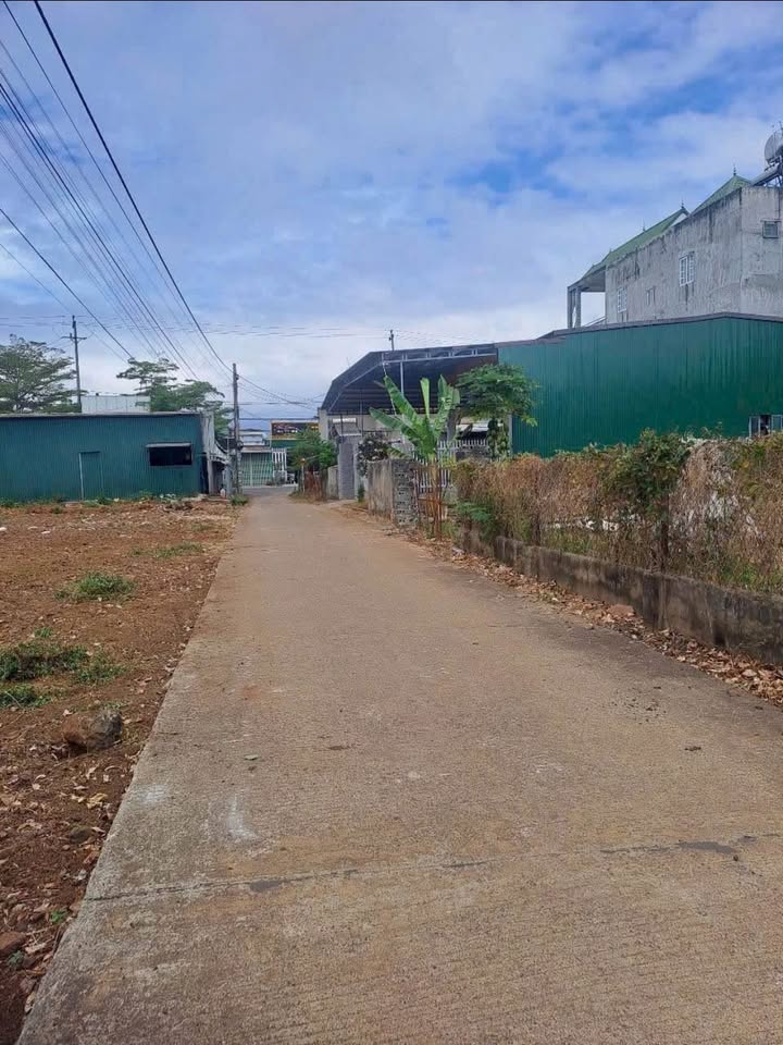 Đất thổ cư Cư M'gar 144m² giá 1.29 tỷ - Vị trí thuận lợi gần chợ và trường học!