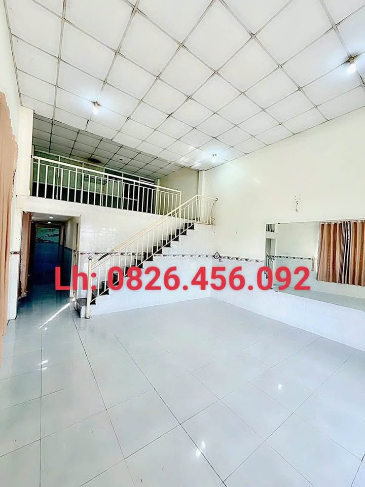 Nhà phố Tân Xuân, Đồng Xoài 120m² giá 1.6 tỷ - Tiện nghi đầy đủ, ô tô vào tận nhà!