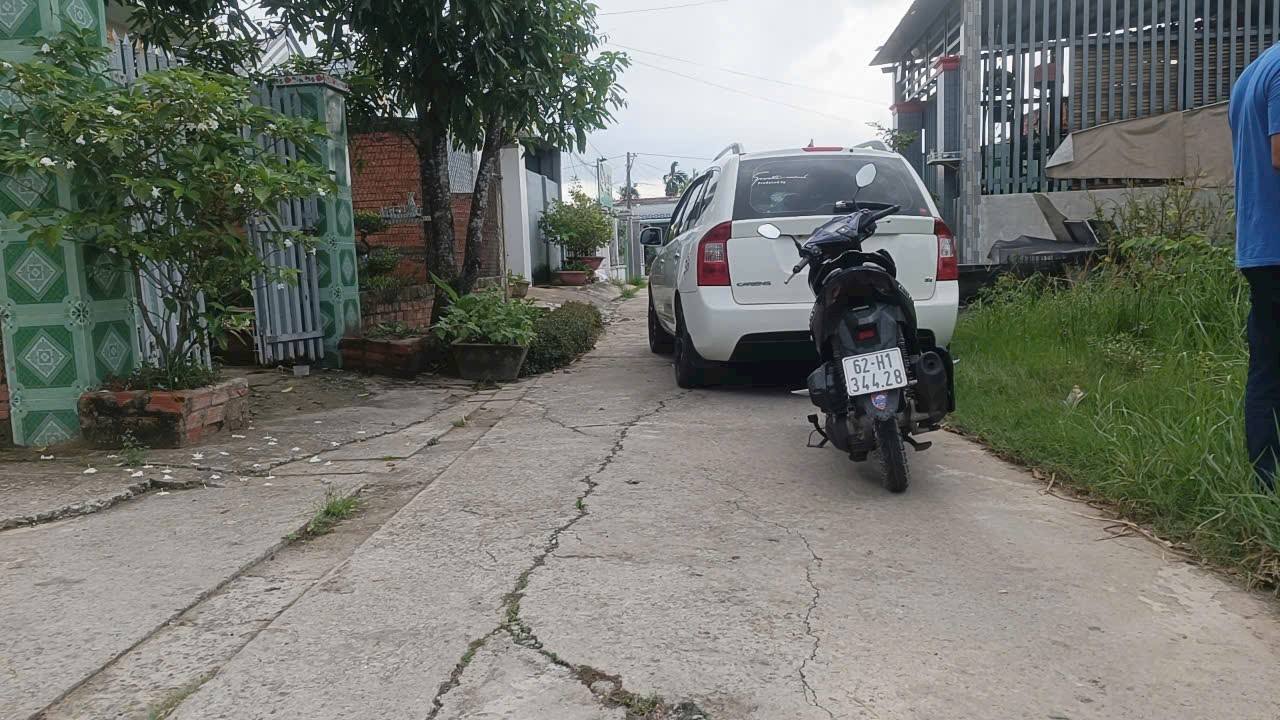 Đất nền thổ cư thị trấn Tân Trụ 147.8m² giá 1.05 tỷ - Đường thông, dân cư đông đúc!