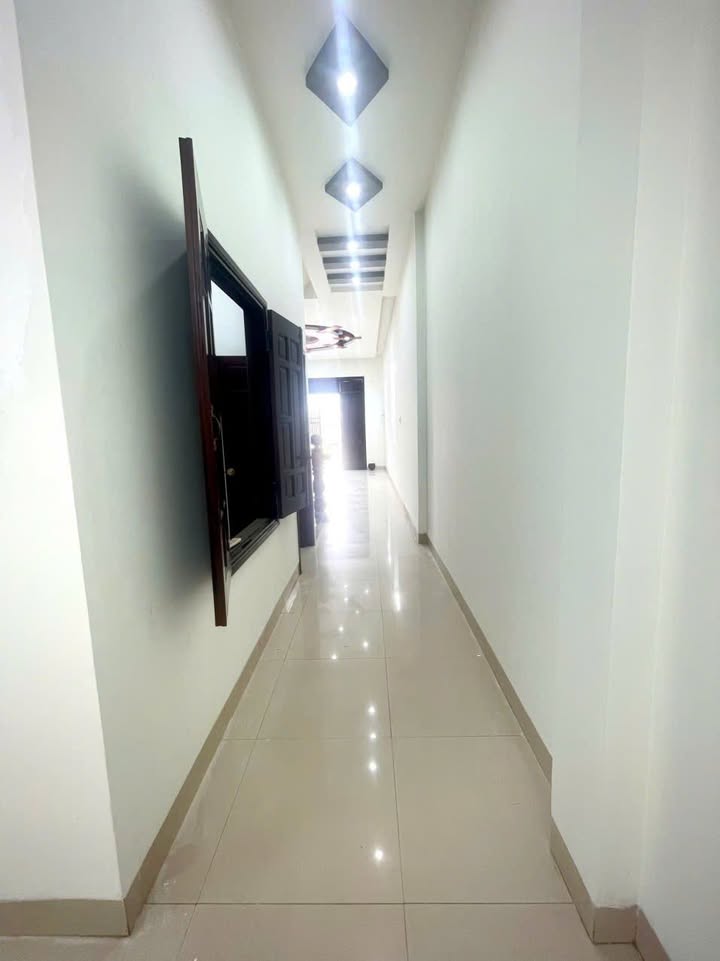 Nhà mặt tiền Phan Đăng Lưu, Quảng Ngãi 100m² giá 3 tỷ - Vị trí đắc địa gần Vincom!