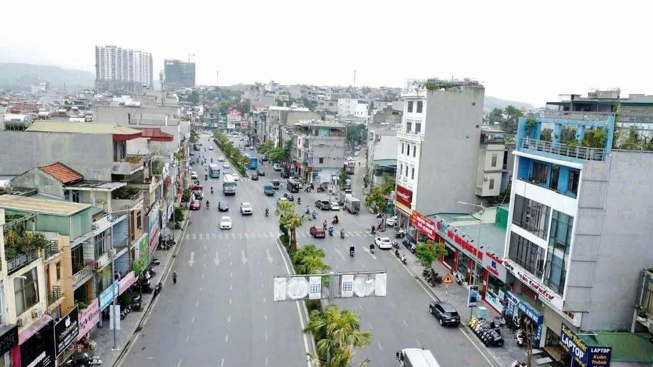 Bán Tòa Nhà 6 Tầng Đầu Cao Thắng, Hạ Long 421m² giá 40 tỷ - Vị trí đắc địa, doanh thu cao