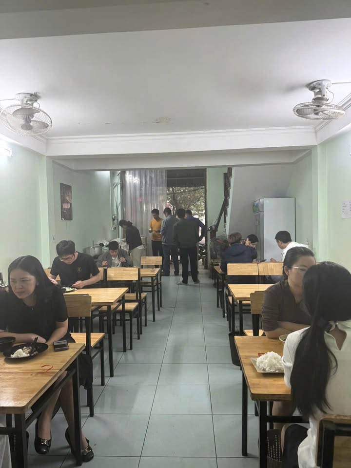 Quán ăn cho thuê tại ngõ Nguyễn Tuân, Thanh Xuân - 50m² giá chỉ 15 triệu/tháng!