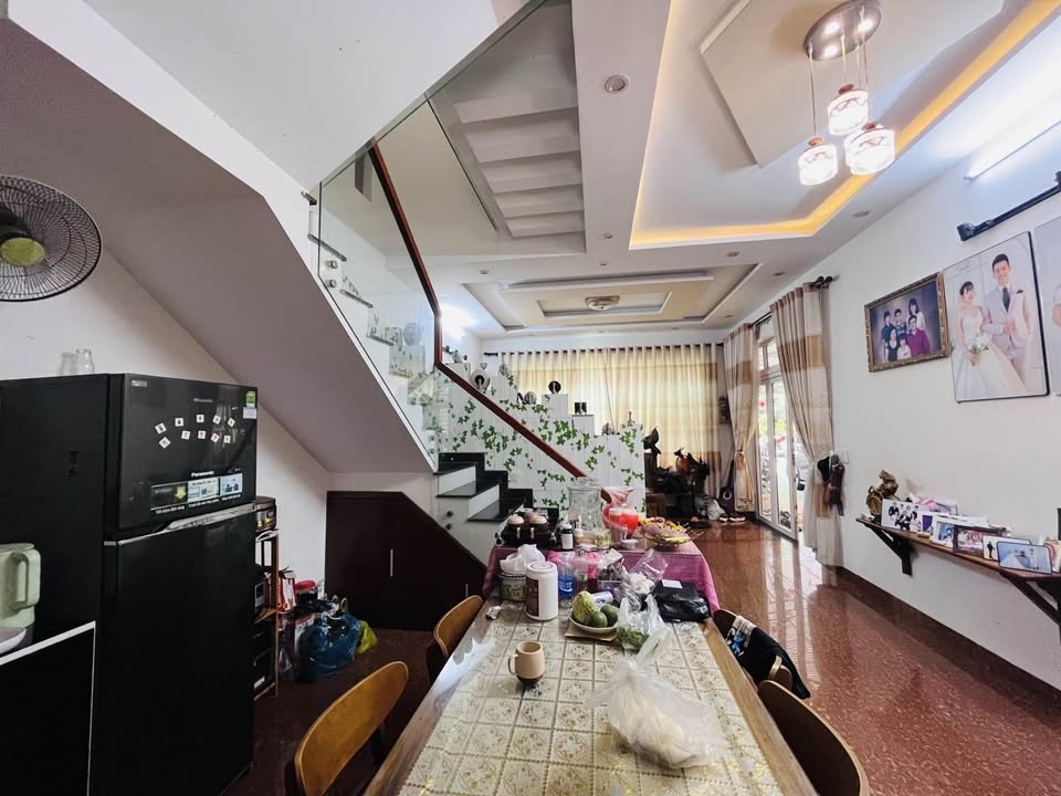 Biệt thự sân vườn Đà Nẵng 200m² giá 14.5 tỷ - Vị trí đắc địa, tiềm năng cao!