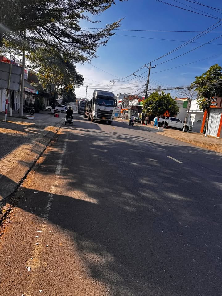 Nhà cấp 4 mặt tiền Nguyễn Văn Cừ, Bảo Lộc 196m² giá 11 tỷ - Khu kinh doanh sầm uất!