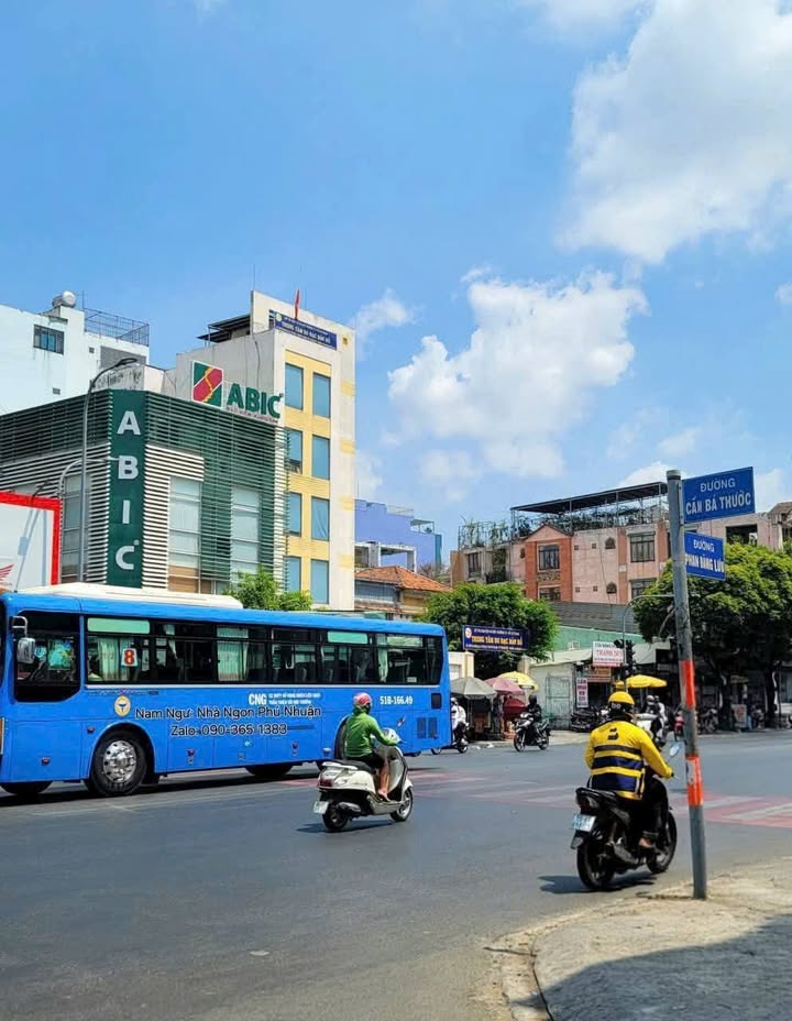 Nhà Mặt Tiền Cầm Bá Thước, Phú Nhuận 36m² giá 9.9 tỷ - Phong thủy tốt, kinh doanh đắc địa!