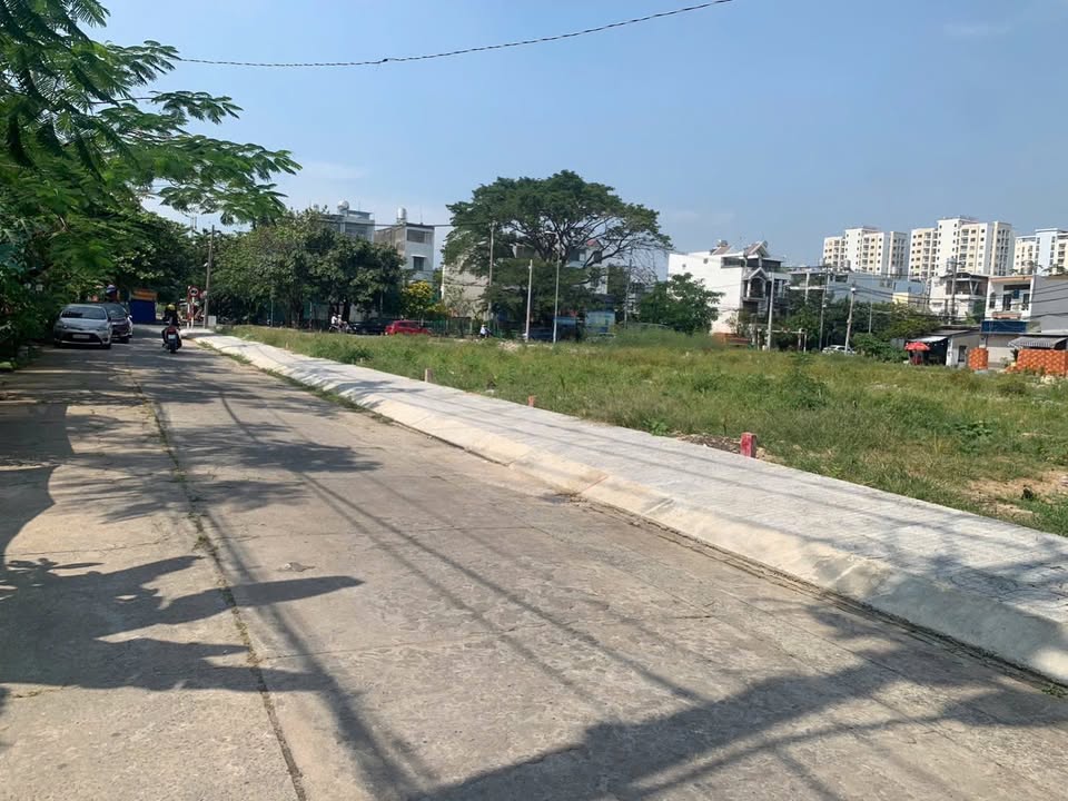 Bán đất 3 mặt tiền ĐHT02, Đông Hưng Thuận, 1915m² - Vị trí đắc địa, đầu tư sinh lời!