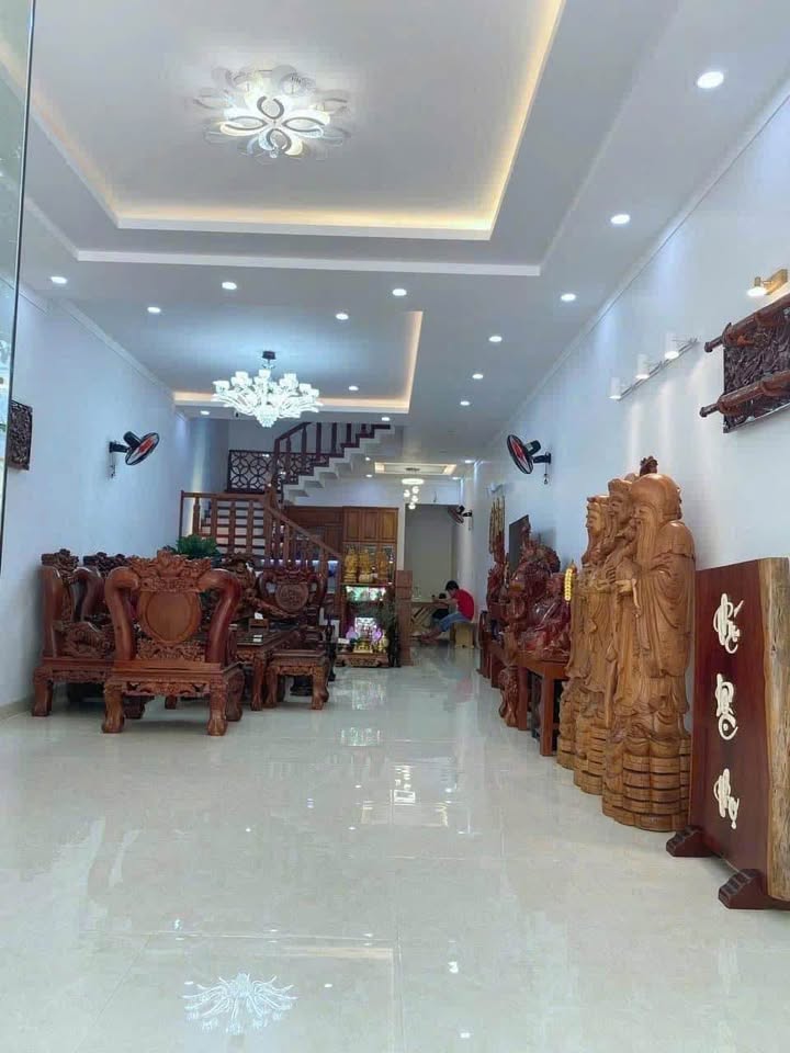 Nhà mặt tiền Phan Bội Châu, Pleiku 97m² giá 8.9 tỷ - Đầu tư sinh lời ngay!