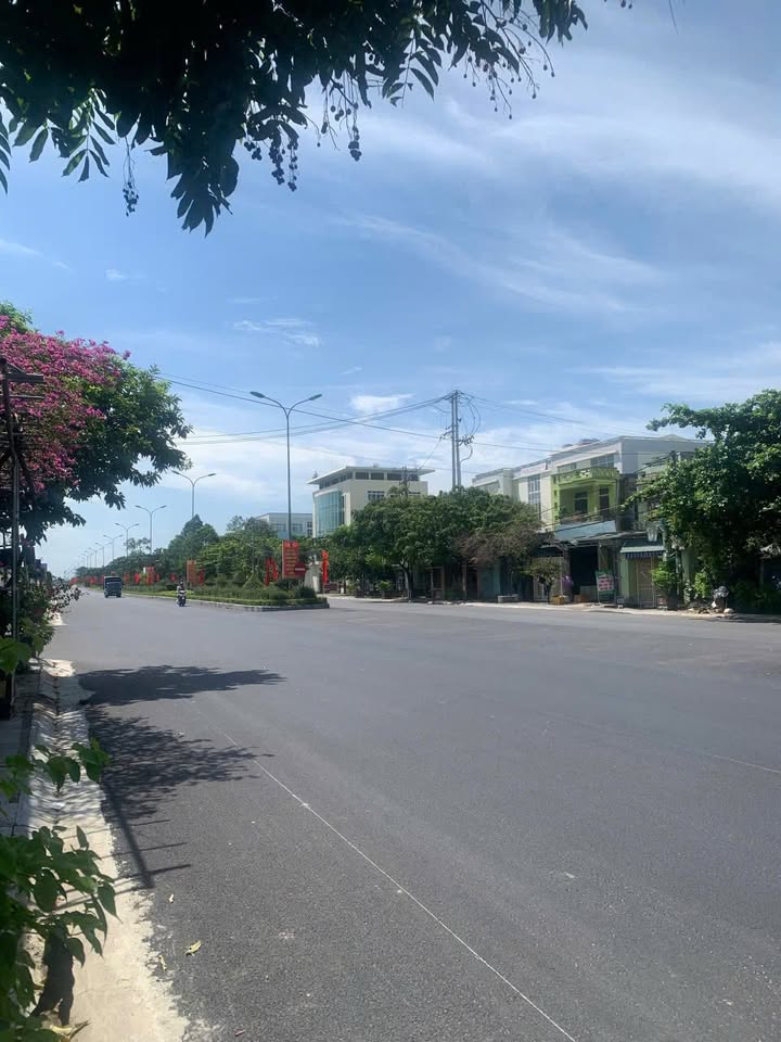 Nhà 2 tầng mặt tiền Lê Lợi Sầm Sơn 83m² giá 3.95 tỷ - Kinh doanh ổn định!