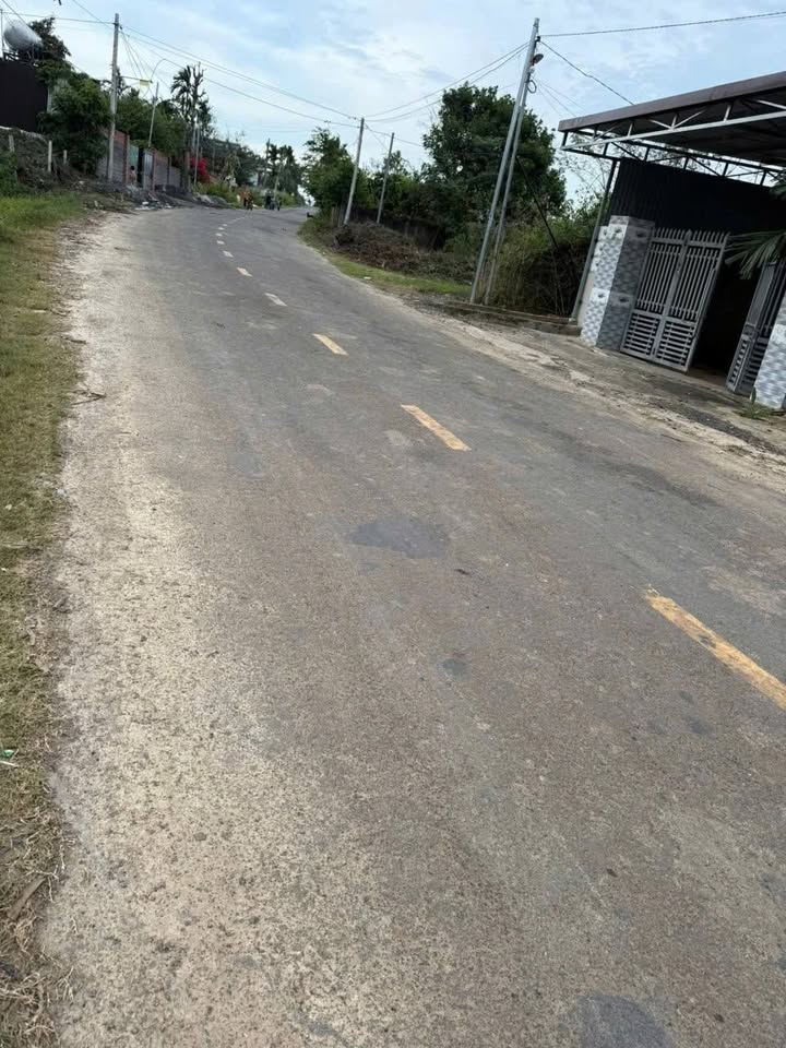 Đất kho bãi tại Cư Kuin, Đắk Lắk 1824m² - Cơ hội đầu tư tiềm năng!