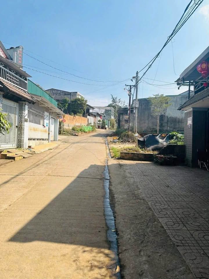 Đất nền Tân An Buôn Ma Thuột 120m² giá 3.5 tỷ - Sổ đỏ chính chủ, tiện ích đầy đủ!