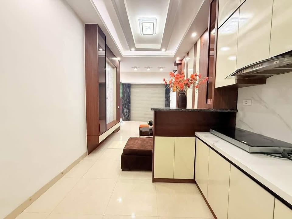 Nhà phố Đội Cấn, Ba Đình 38m² giá 10.95 tỷ - Kinh doanh sầm uất!