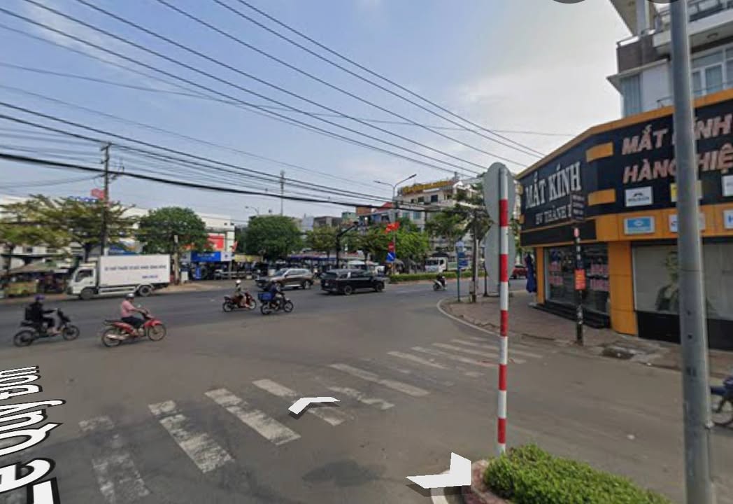 Nhà phố Đồng Xoài 210m² giá thỏa thuận - Vị trí đẹp gần Coopmart!