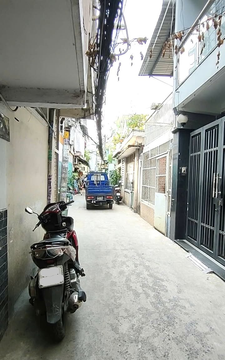 Nhà 2 Tầng 3PN Đường Điện Biên Phủ 47m² giá 5 tỷ - Sổ hồng riêng, gần Ngã Tư Hàng Xanh!