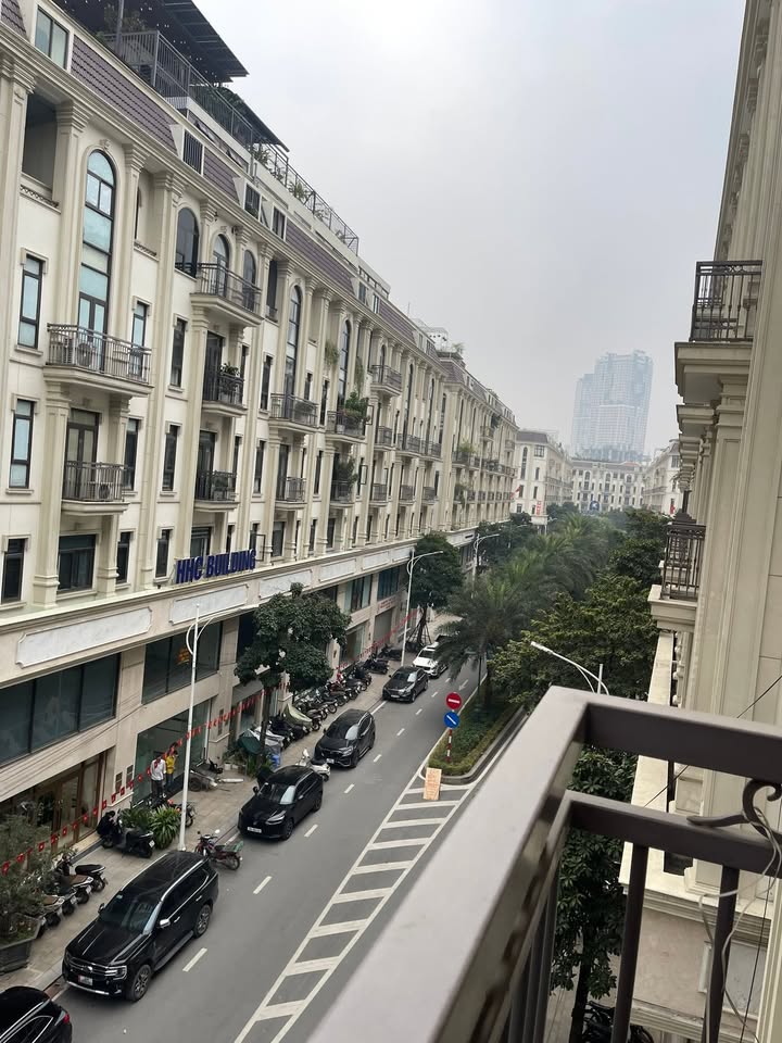 Văn phòng cho thuê KDT Him Lam Vạn Phúc 100m² giá 15 triệu - Thiết kế thoáng đãng, sẵn sàng làm việc!