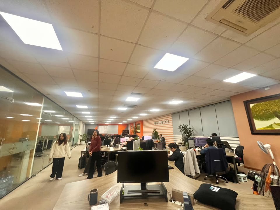 Cho thuê văn phòng tại Ngoại Giao Đoàn 800m² giá 13$/m² - Nội thất đầy đủ