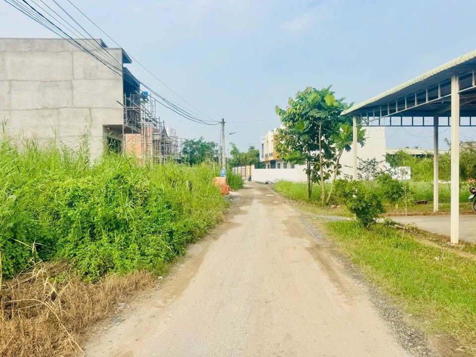 Bán 4 Nền Thổ Cư Đẹp Tại Cần Giuộc, Long An - Giá Chỉ 1.3 Tỷ/Nền!