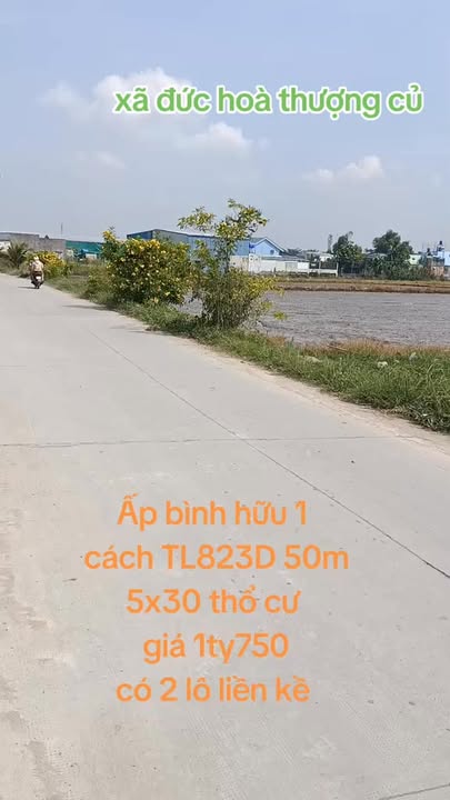 Đất thổ cư 300m² tại ngã tư đèn xanh đỏ 823D, Đức Hòa - Giá 3.5 tỷ thương lượng!