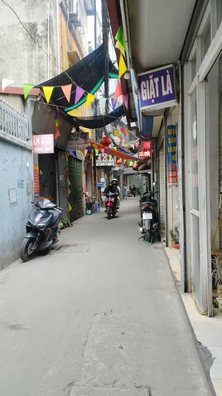 Nhà phố Hoàng Quốc Việt 50m² giá 11 tỷ - Đầu tư hợp lý, pháp lý chuẩn!