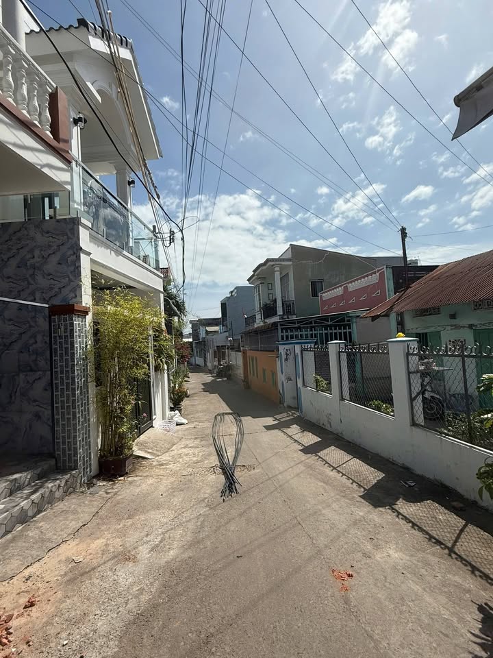 Nhà nguyên căn Trần Phú Phan Thiết 120m² giá 4.2 triệu - Nhà mới đẹp, gần chợ lớn!