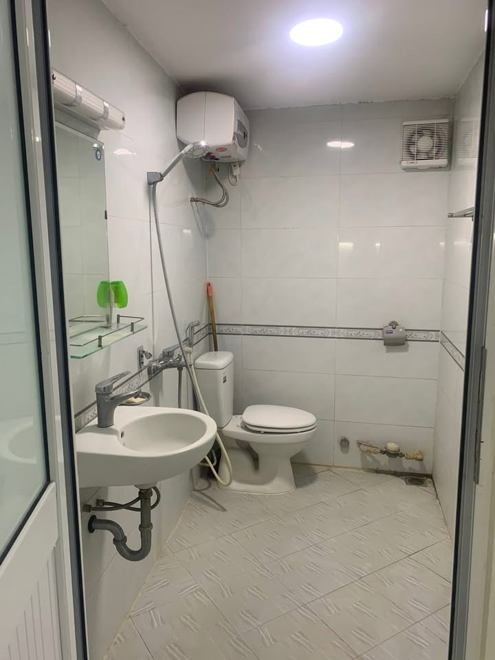 Căn hộ cho thuê ngõ 290 Kim Mã, quận Ba Đình 40m² - An ninh tốt, thang máy hiện đại!