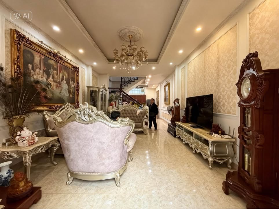 Nhà phố Việt Hưng Long Biên 100m² giá thỏa thuận - Lâu đài thu nhỏ, nội thất xứng tầm!