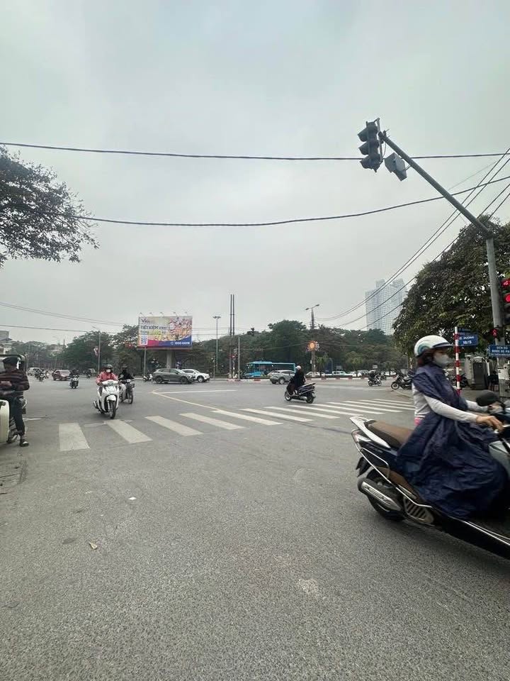 Nhà mặt phố Văn Quán 76m² giá thỏa thuận - Kinh doanh sầm uất!