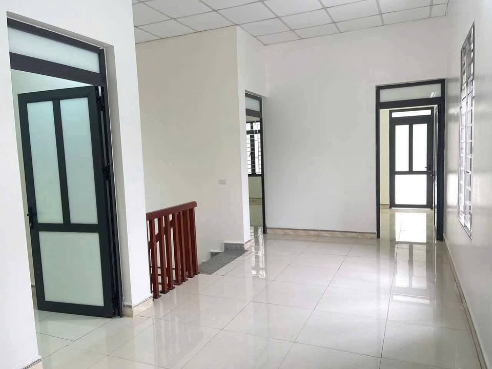 Nhà 2 tầng Lô Góc 104m² tại Yên Vinh, Mê Linh chỉ 4 tỷ - Sẵn sàng vào ở ngay!