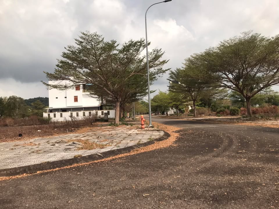 Đất nền lô góc Dương Đông 300m² giá 12 tỷ - Cơ hội đầu tư hấp dẫn!