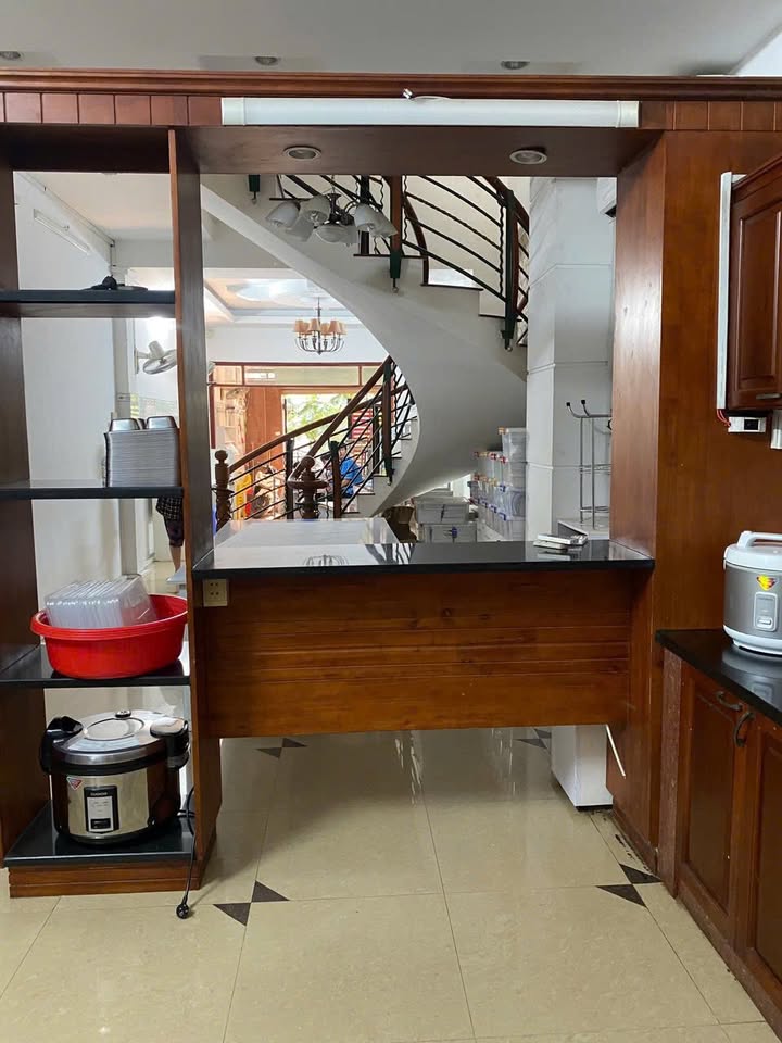 Nhà 1 trệt 3 lầu tại Linh Chiểu, Thủ Đức 226m² giá 16 tỷ - Đầu tư sinh lời ngay!