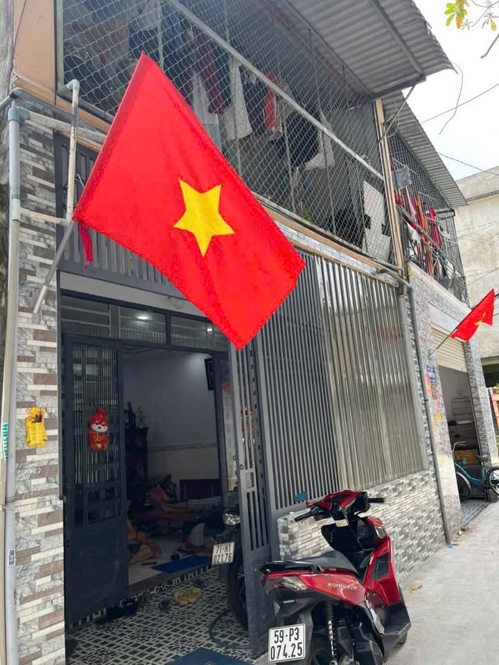 Nhà phố Hóc Môn 45m² giá 1.6 tỷ - Chính chủ, sổ đỏ đầy đủ!