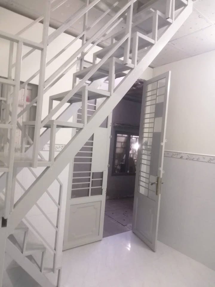 Nhà cho thuê hẻm C1, đường Phạm Hùng, 21m² giá 6.5 triệu - Nhà mới xây, chính chủ!