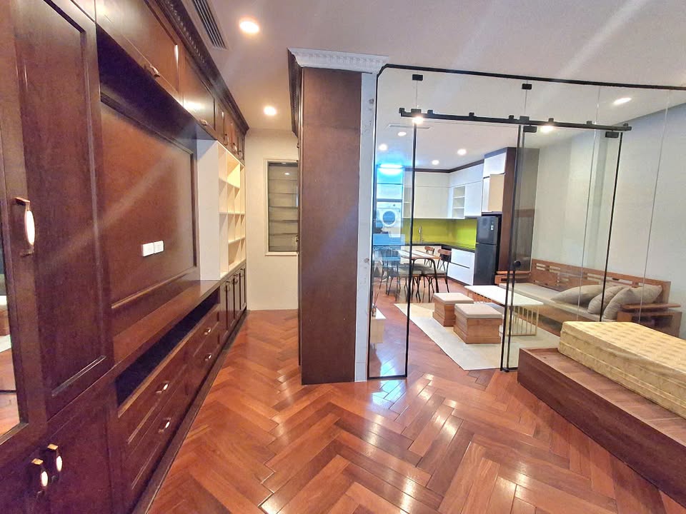 Căn hộ cho thuê Ngõ 18 Nguyên Hồng, Đống Đa 48m² - Ô tô đỗ cửa, đầy đủ nội thất!