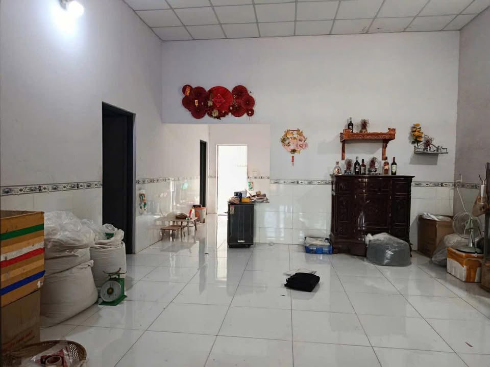 Nhà phố Khu phố Tiến Thành 5, Đồng Xoài 330m² giá 2 tỷ - Đầy đủ công năng, sẵn sàng vào ở!