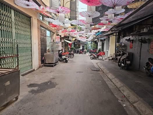 Nhà phố Hồ Tùng Mậu 32m² giá 9 tỷ - Ô tô đỗ cửa, gần chợ trung tâm!